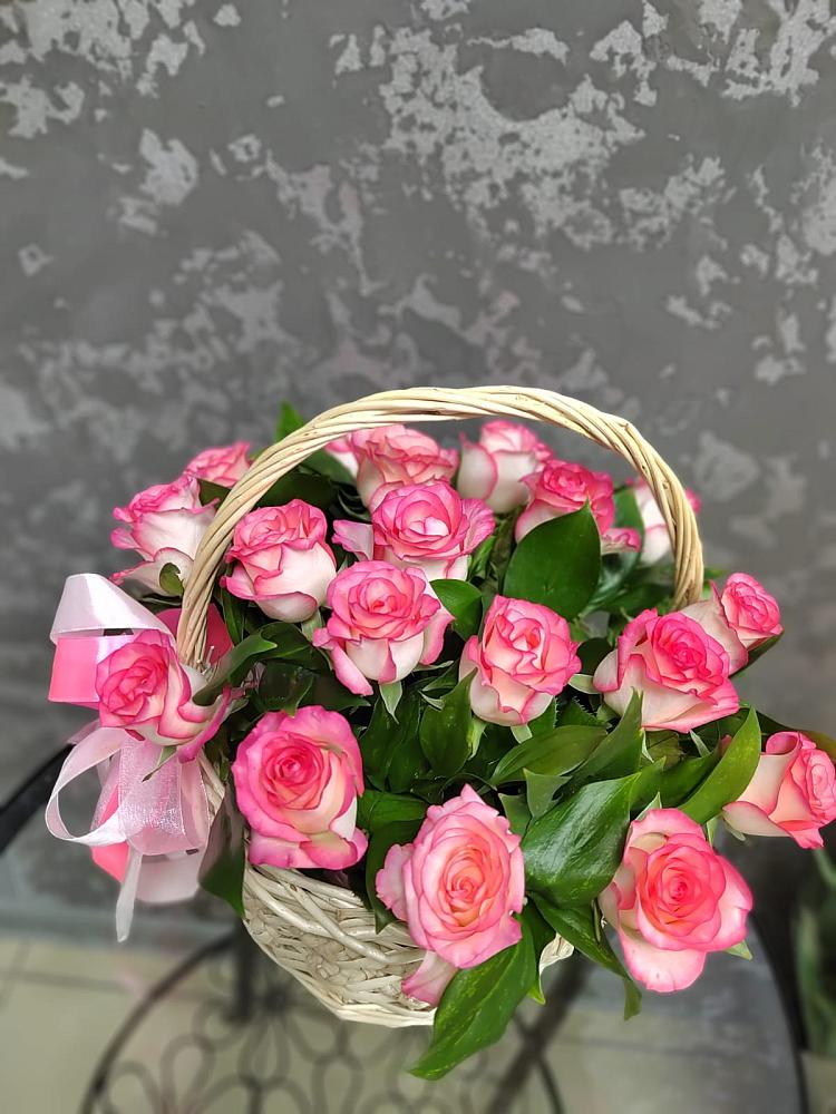 Цветочная композиция из Розы в корзине в Подтёсово