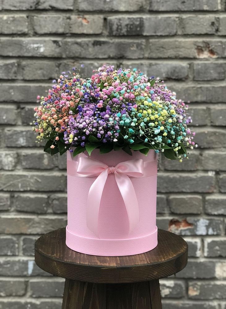Цветочная композиция из Гипсофила и Розы в шляпной коробке в Подтёсово