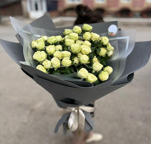Букет Белые кустовые розы Солинеро в Подтёсово
