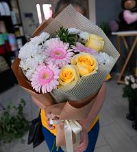 Букет цветов из:  Герберы, Розы и Хризантемы в Подтёсово