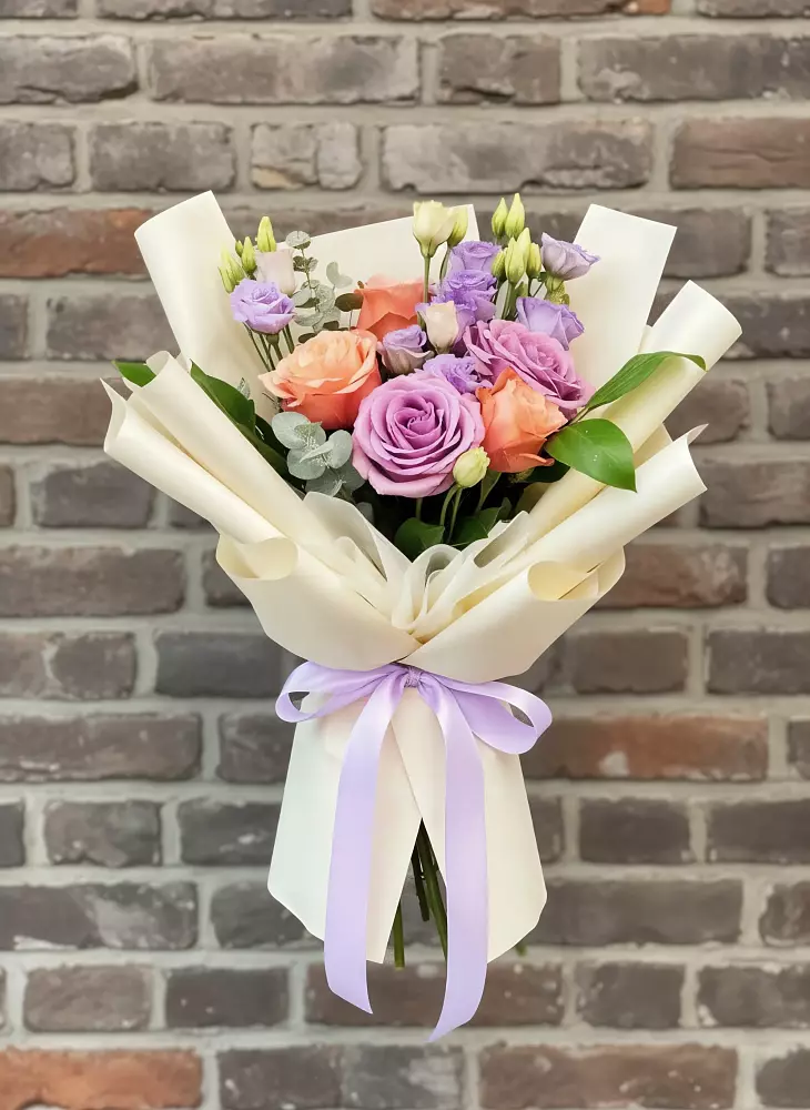 Букет цветов из: Лизиантусы и Розы в Подтёсово