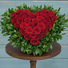 Цветочная композиция из Розы в виде сердца в Подтёсово