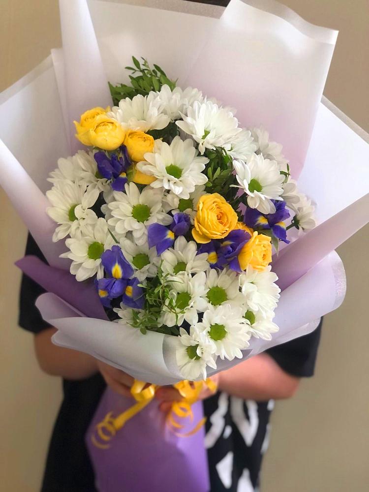 Букет цветов из: Ирисы, Хризантемы и Розы в Подтёсово
