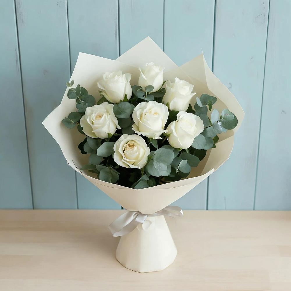 Букет Белые розы в Эвкалипте в Подтёсово