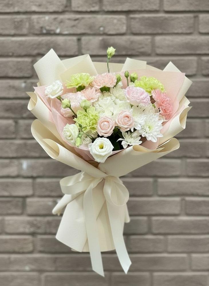 Букет цветов из: Гвоздики, Розы, Лизиантусы и Хризантемы в Подтёсово