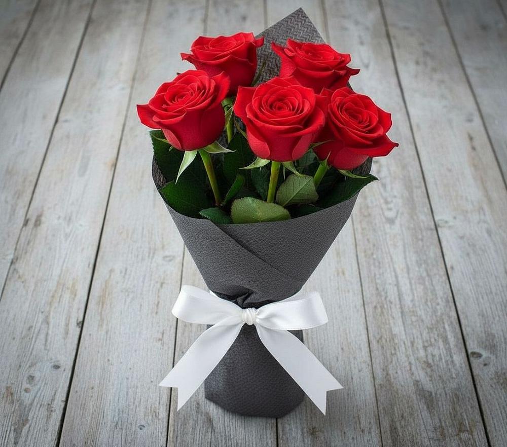 Букет 5 Красных роз Эдлесс Лав в Подтёсово