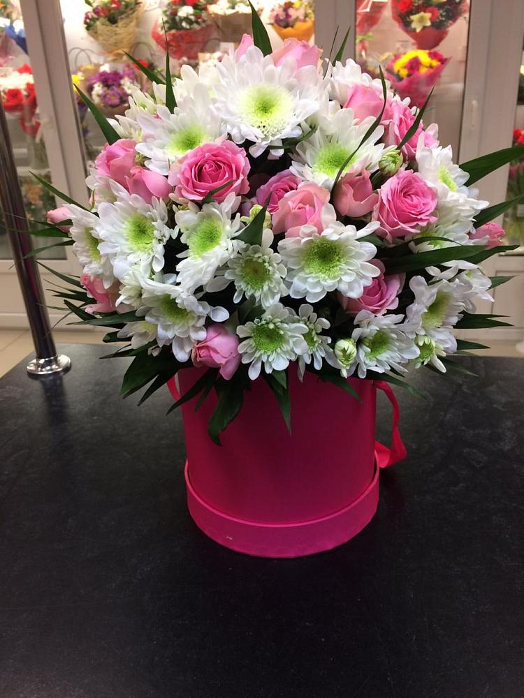 Цветочная композиция из Розы и Хризантемы в шляпной коробке в Подтёсово