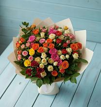 Букет Микс из разноцветных кустовых роз в Подтёсово