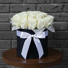 Цветочная композиция из Розы в шляпной коробке в Подтёсово